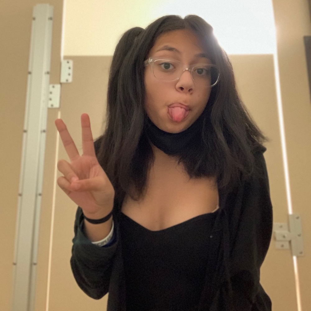 Meet your Posher, Alexis